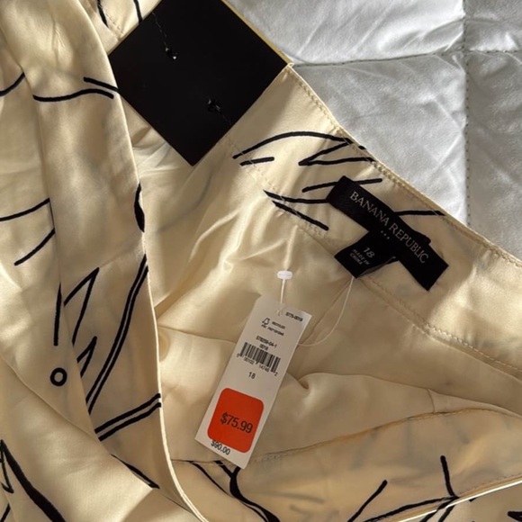 Banana Republic Cream Midi Skirt with Black Floral Line Print and Side Slit - Picture 3 of 3